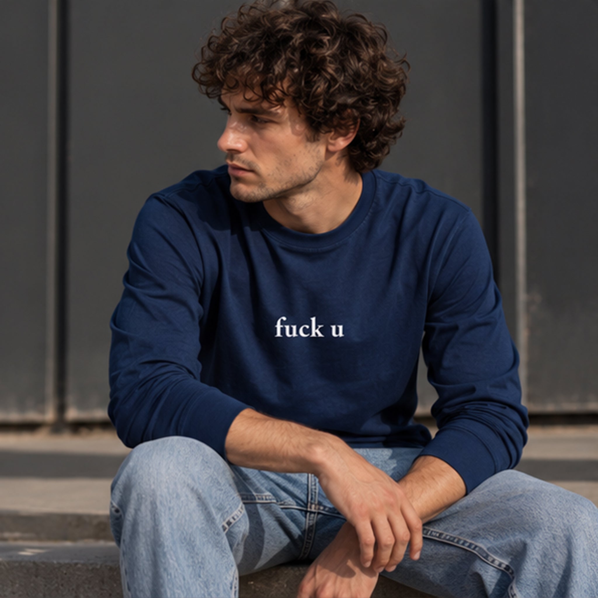 FUCK U Sweatshirt – Lacivert – model üzerinde ön görünüm