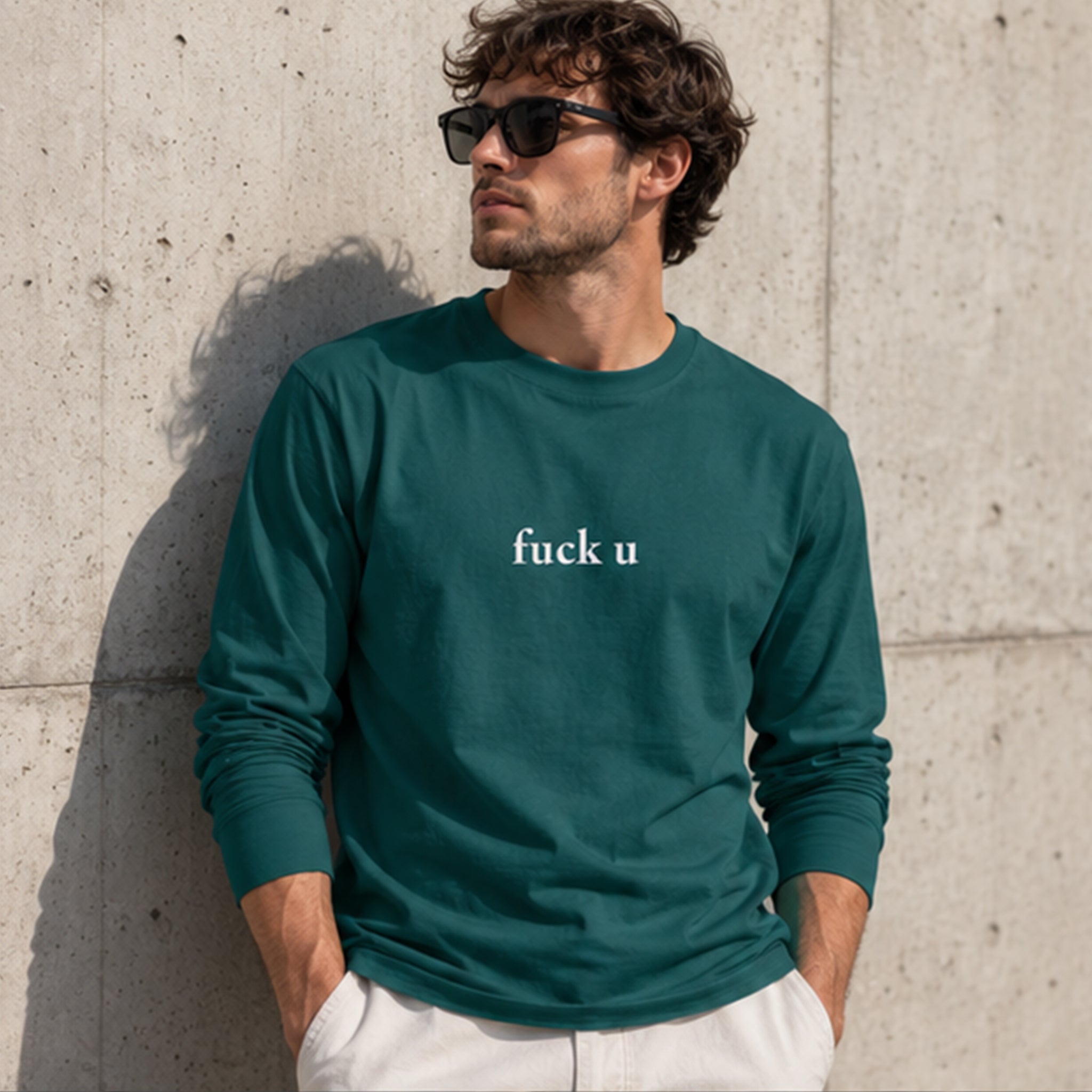 FUCK U Sweatshirt – Koyu Yeşil – model üzerinde ön görünüm