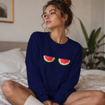 Summer Twins Sweatshirt – Lacivert – model üzerinde ön görünüm