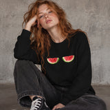 Summer Twins Sweatshirt – Siyah – model üzerinde ön görünüm