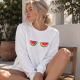 Summer Twins Sweatshirt – Beyaz – model üzerinde ön görünüm