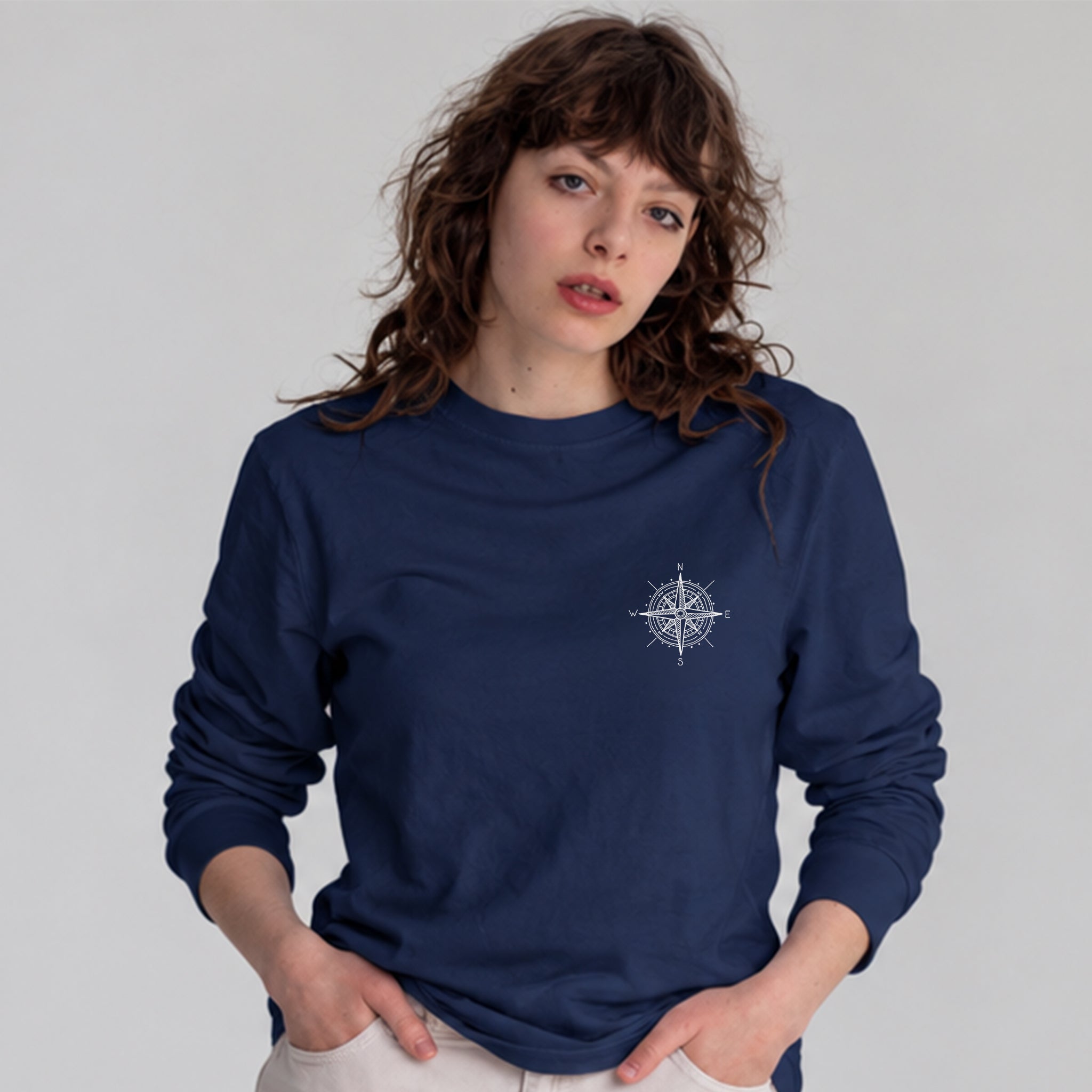 Saint Tropez Sailing Club Sweatshirt – Lacivert – model üzerinde ön görünüm