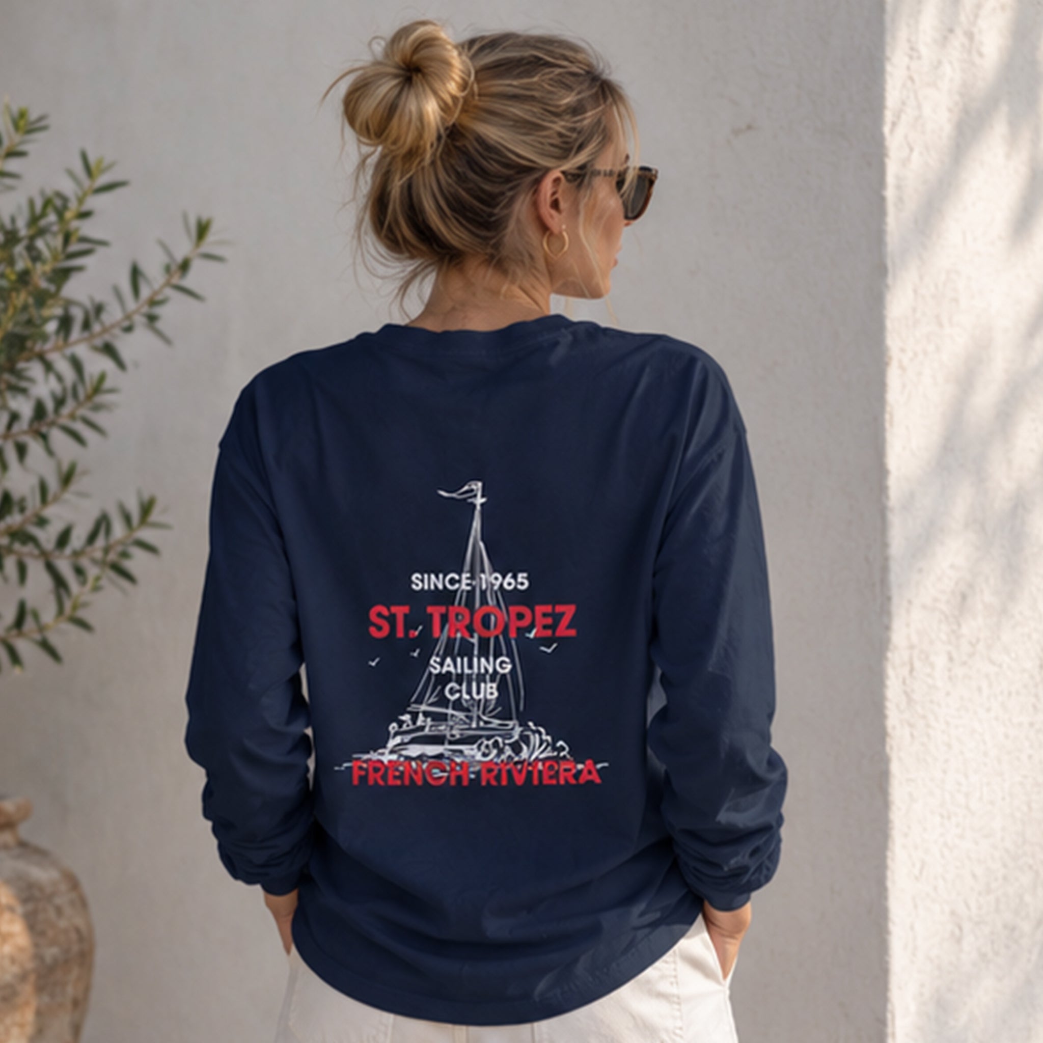 Saint Tropez Sailing Club Sweatshirt – Lacivert – model üzerinde arka görünüm