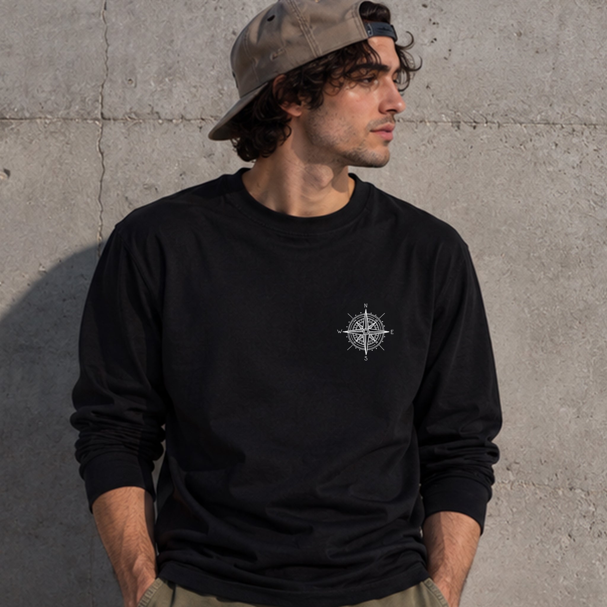 Saint Tropez Sailing Club Sweatshirt – Siyah – model üzerinde ön görünüm