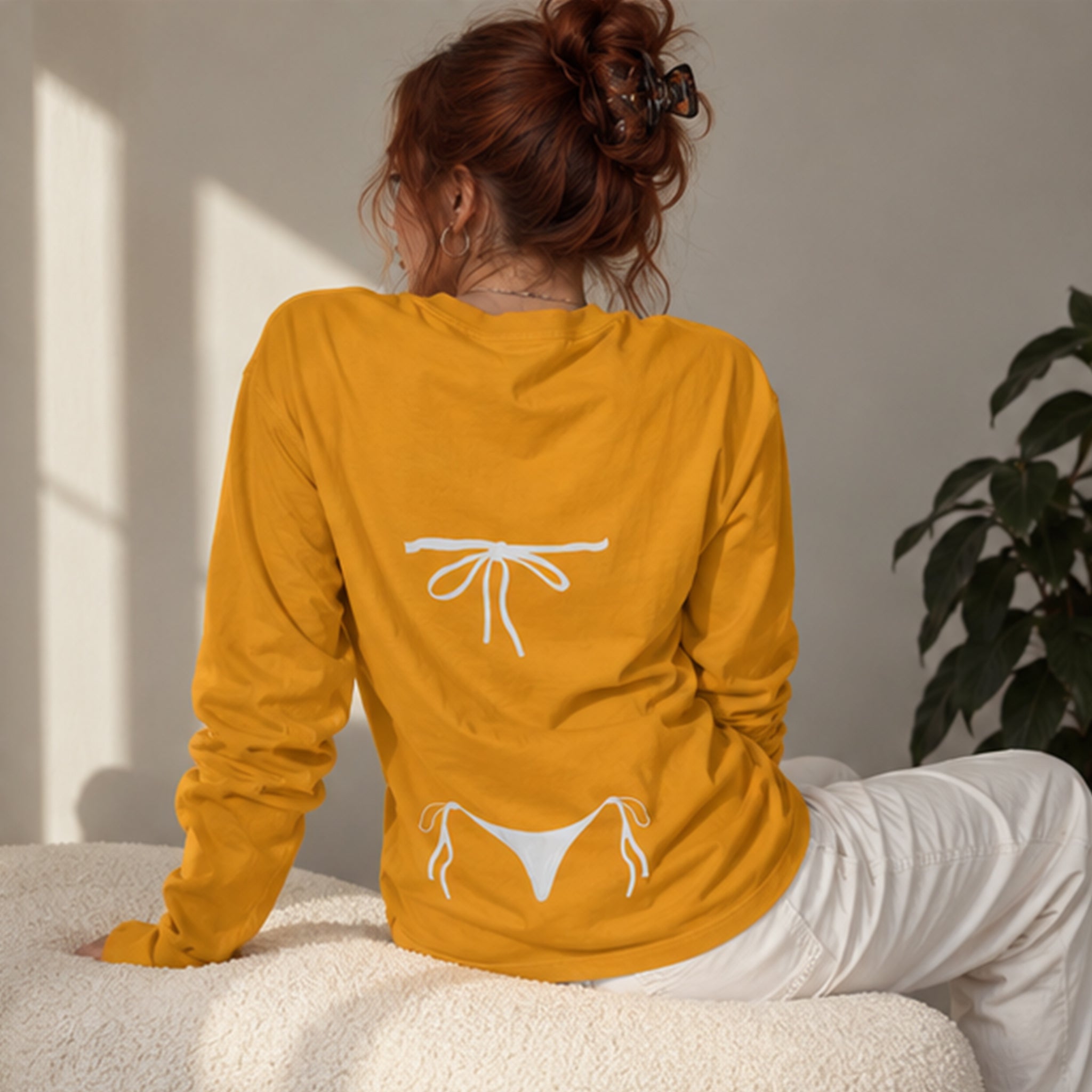 White Bikini Sweatshirt – Turuncu – model üzerinde arka görünüm