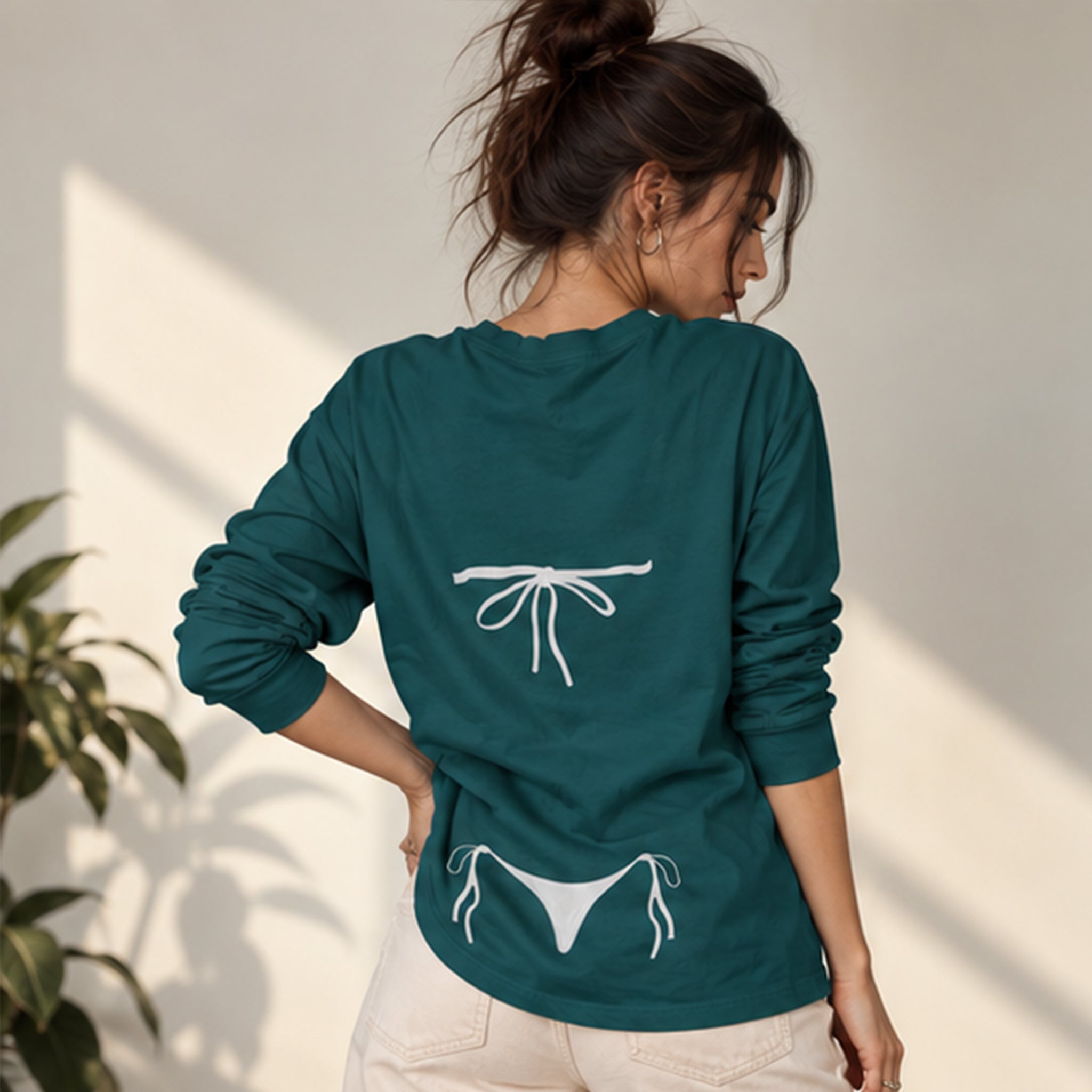 White Bikini Sweatshirt – Koyu Yeşil – model üzerinde arka görünüm