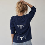 White Bikini Sweatshirt – Lacivert – model üzerinde arka görünüm
