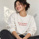 Go Find Less Sweatshirt – Beyaz – model üzerinde ön görünüm