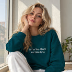 Go Find Less Sweatshirt – Koyu Yeşil – model üzerinde ön görünüm