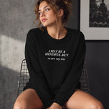 My Tits Sweatshirt – Siyah – model üzerinde ön görünüm