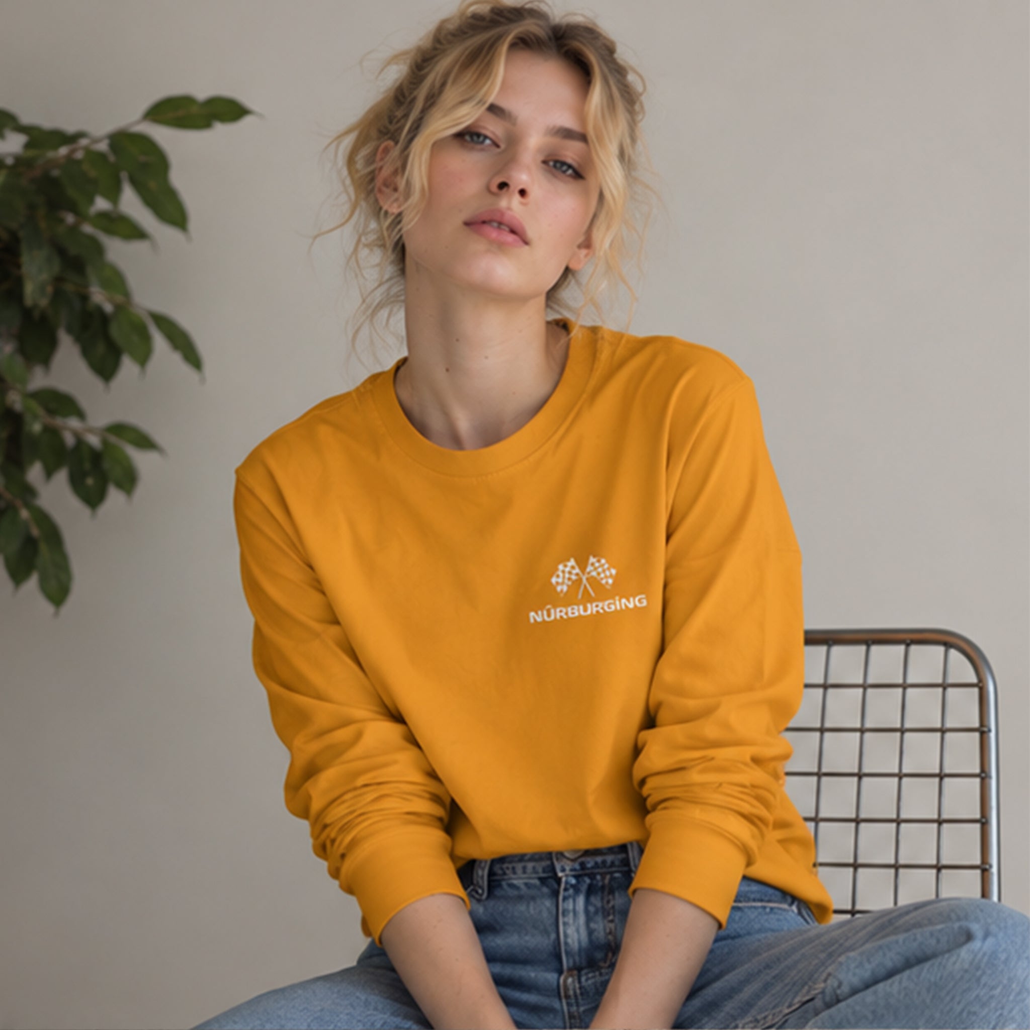 German Grand Prix – Nürburgring Grand Prix Sweatshirt – Turuncu – model üzerinde ön görünüm