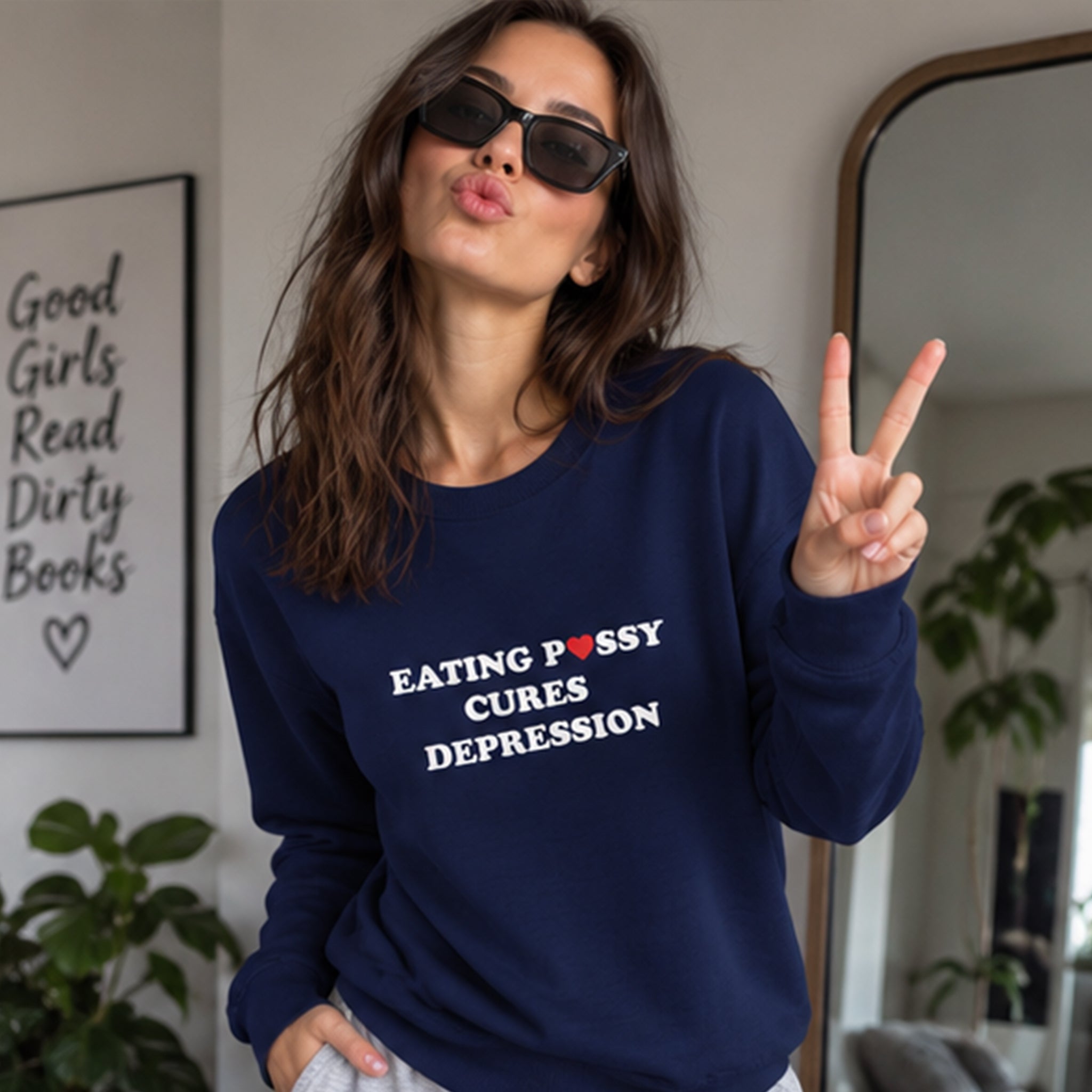 Eating Pussy Cures Depression Sweatshirt – Lacivert – model üzerinde ön görünüm