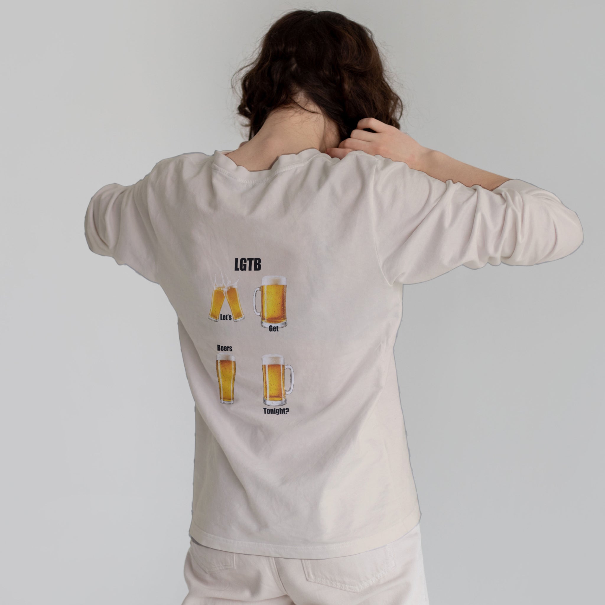 Lets Get Beers Tonight Sweatshirt – Bej – model üzerinde arka görünüm