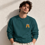 Lets Get Beers Tonight Sweatshirt – Koyu Yeşil – model üzerinde ön görünüm