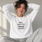 Need Money For Ferrari Sweatshirt – Beyaz – model üzerinde ön görünüm