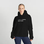 Wake Up Barbie Oversize Hoodie – Siyah – model üzerinde ön görünüm