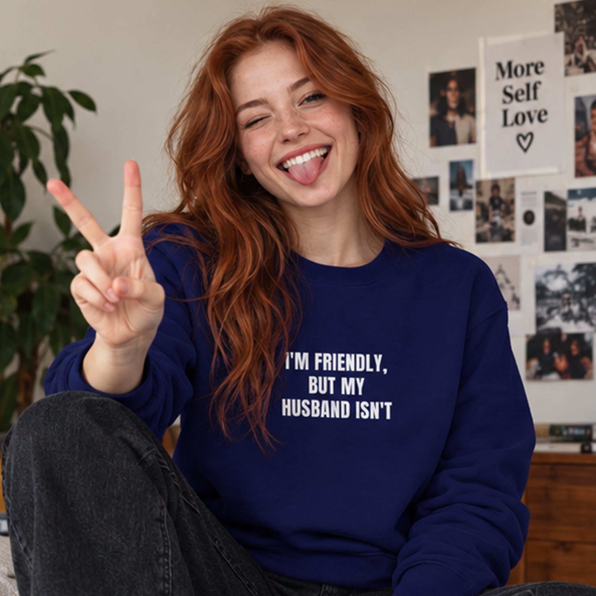 But My Husband Sweatshirt – Lacivert – model üzerinde ön görünüm