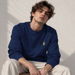 Big Money Never Comes Clean Sweatshirt – Lacivert – model üzerinde ön görünüm
