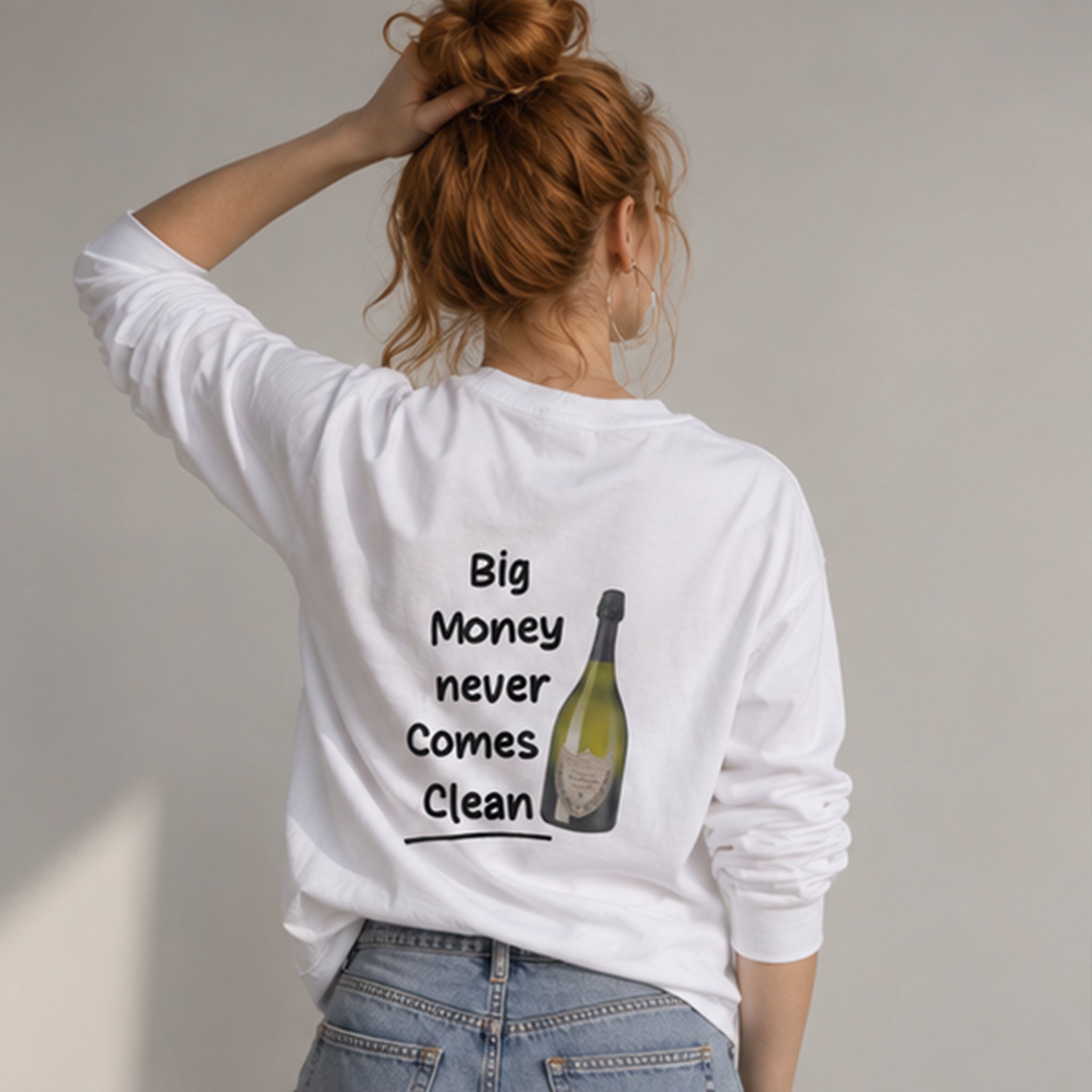 Big Money Never Comes Clean Sweatshirt – Beyaz – model üzerinde arka görünüm