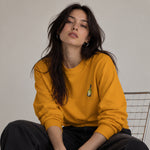 Big Money Never Comes Clean Sweatshirt – Turuncu – model üzerinde ön görünüm