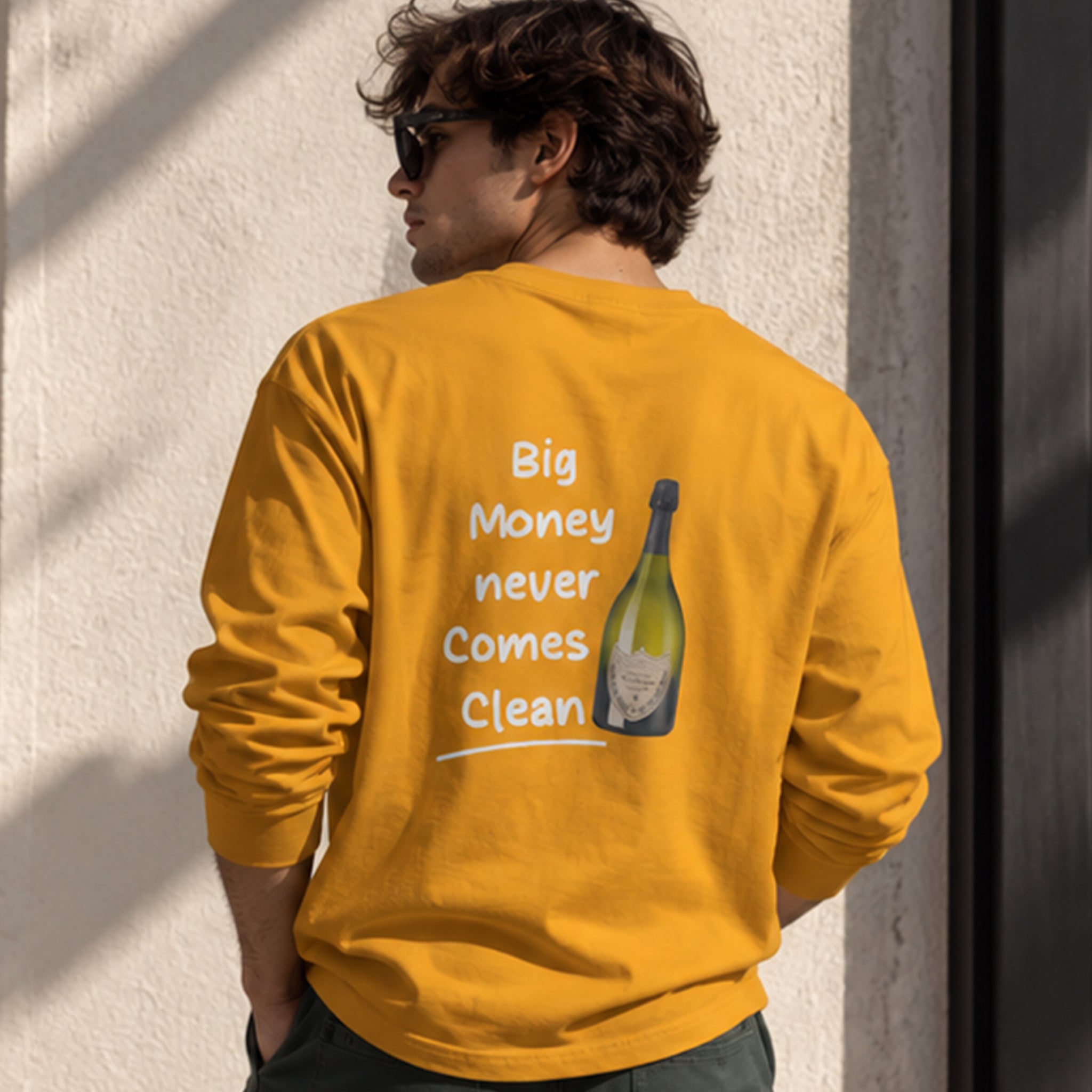 Big Money Never Comes Clean Sweatshirt – Turuncu – model üzerinde arka görünüm