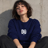 DO IT Sweatshirt – Lacivert – model üzerinde ön görünüm