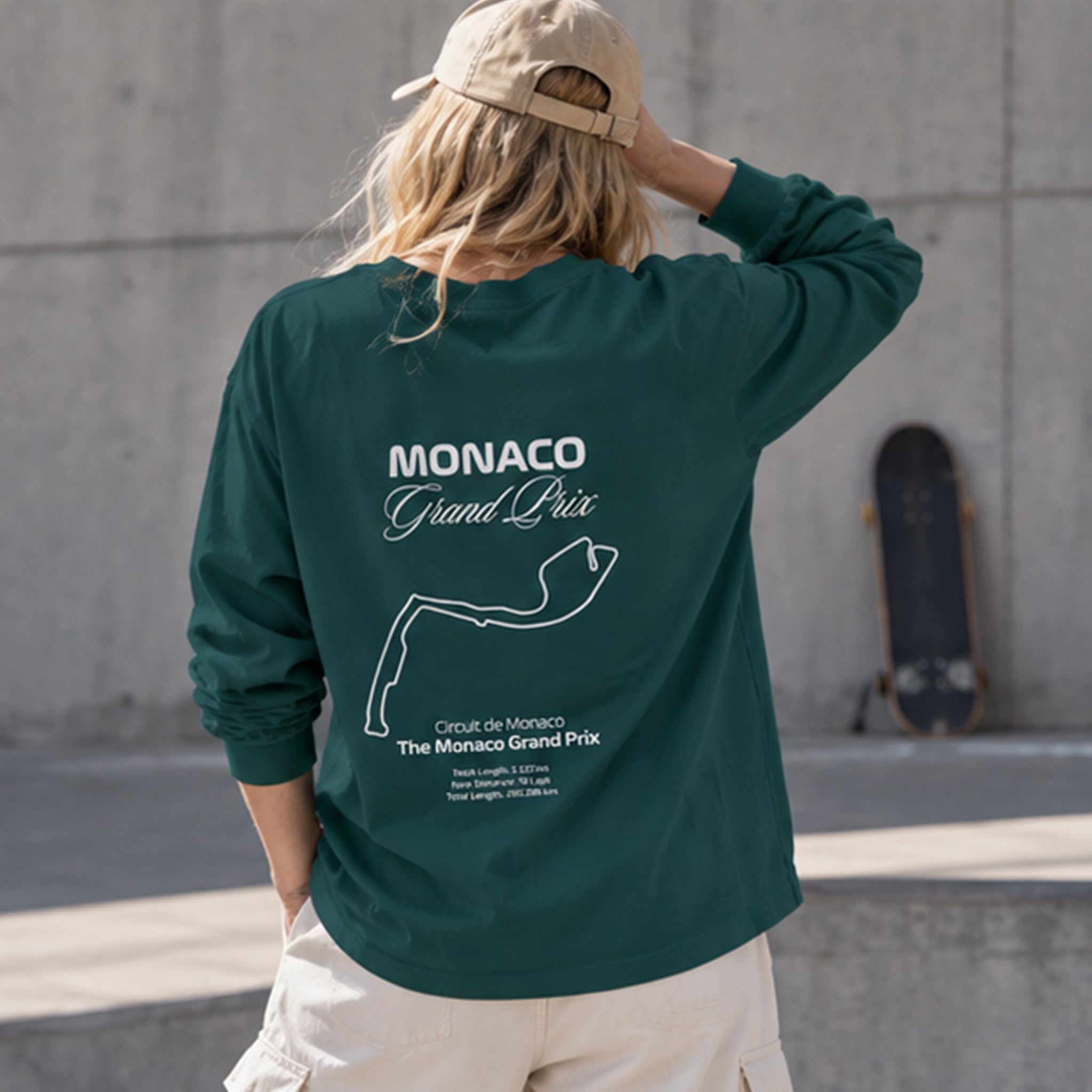Monaco Grand Prix Sweatshirt – Koyu Yeşil – model üzerinde arka görünüm