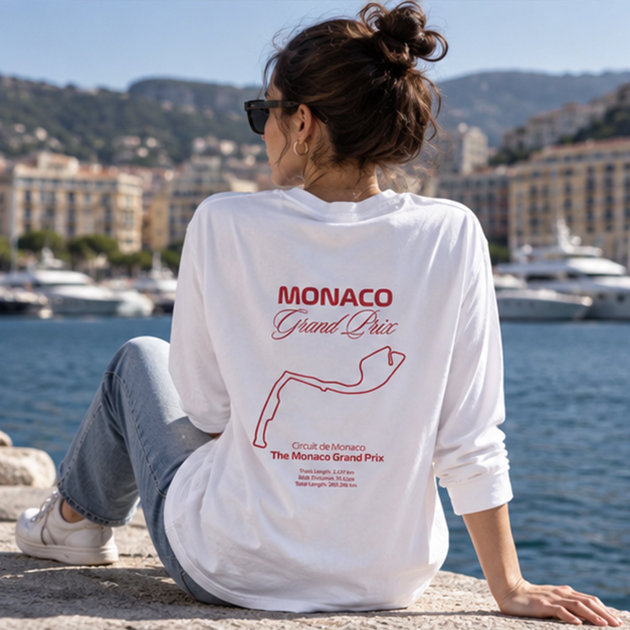 Monaco Grand Prix Sweatshirt – Beyaz – model üzerinde arka görünüm