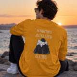 We Need A Hug Sweatshirt – Turuncu – model üzerinde arka görünüm