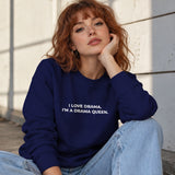 Drama Queen Sweatshirt – Lacivert – model üzerinde ön görünüm