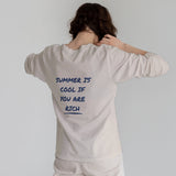 Summer Is Cool If You're Rich Sweatshirt – Bej – model üzerinde arka görünüm