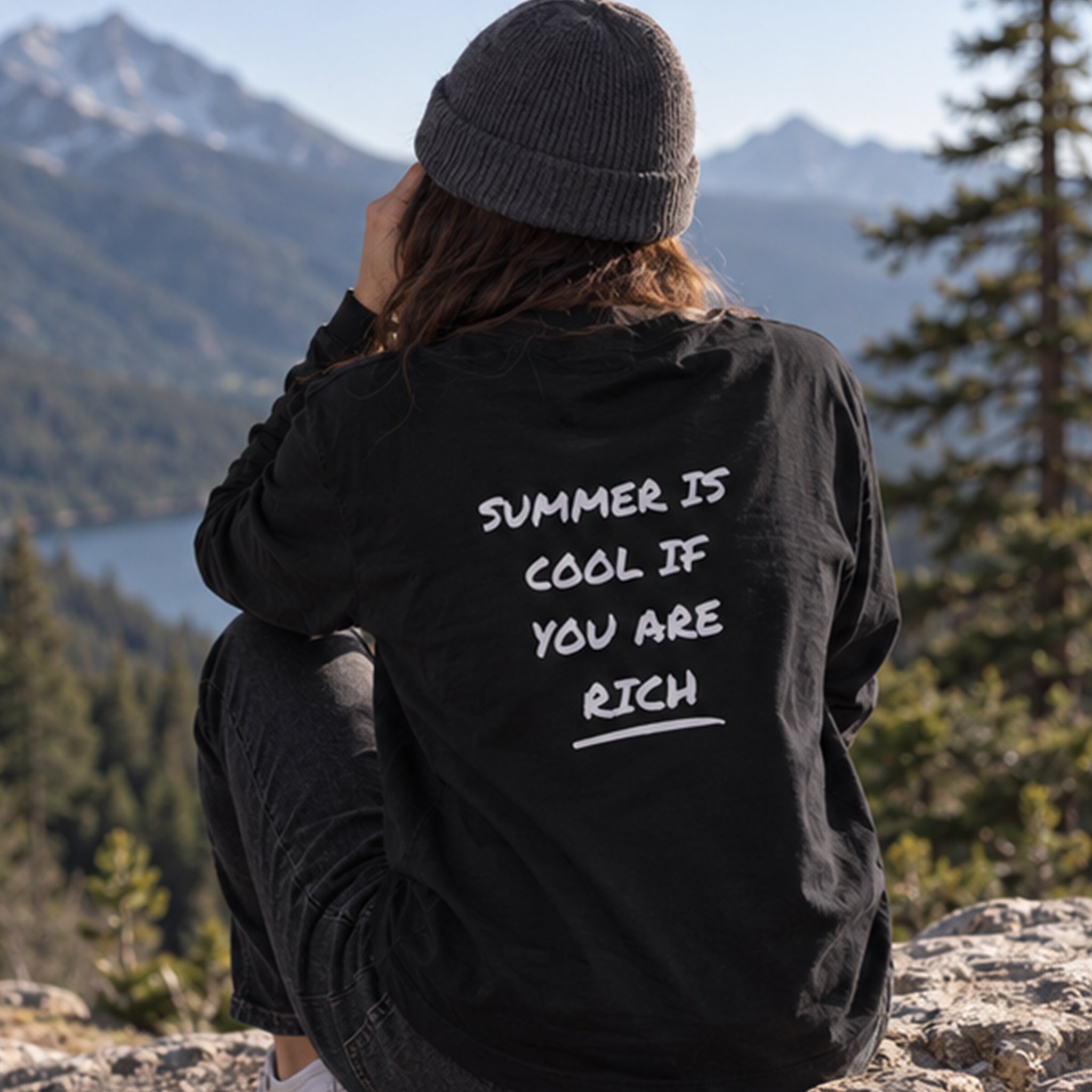 Summer Is Cool If You're Rich Sweatshirt – Siyah – model üzerinde arka görünüm