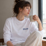 Summer Is Cool If You're Rich Sweatshirt – Beyaz – model üzerinde ön görünüm