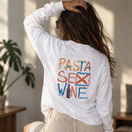 Pasta Sex Wine Sweatshirt – Beyaz – model üzerinde arka görünüm