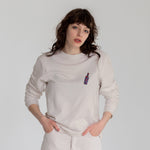 Pasta Sex Wine Sweatshirt – Bej – model üzerinde ön görünüm