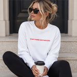 In My Prime Mother Era Sweatshirt – Beyaz – model üzerinde ön görünüm