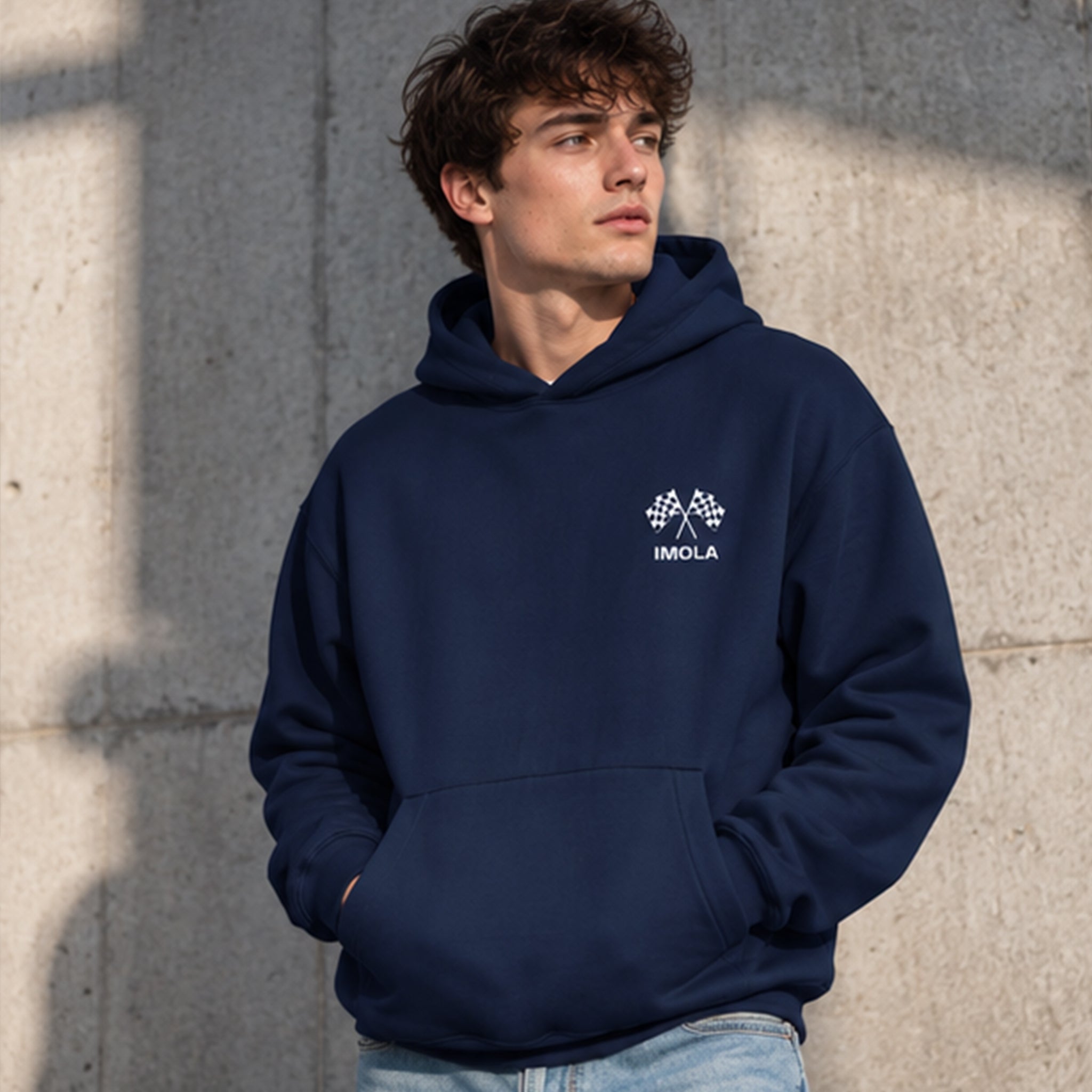 Imola Grand Prix Oversize Hoodie – Lacivert – model üzerinde ön görünüm