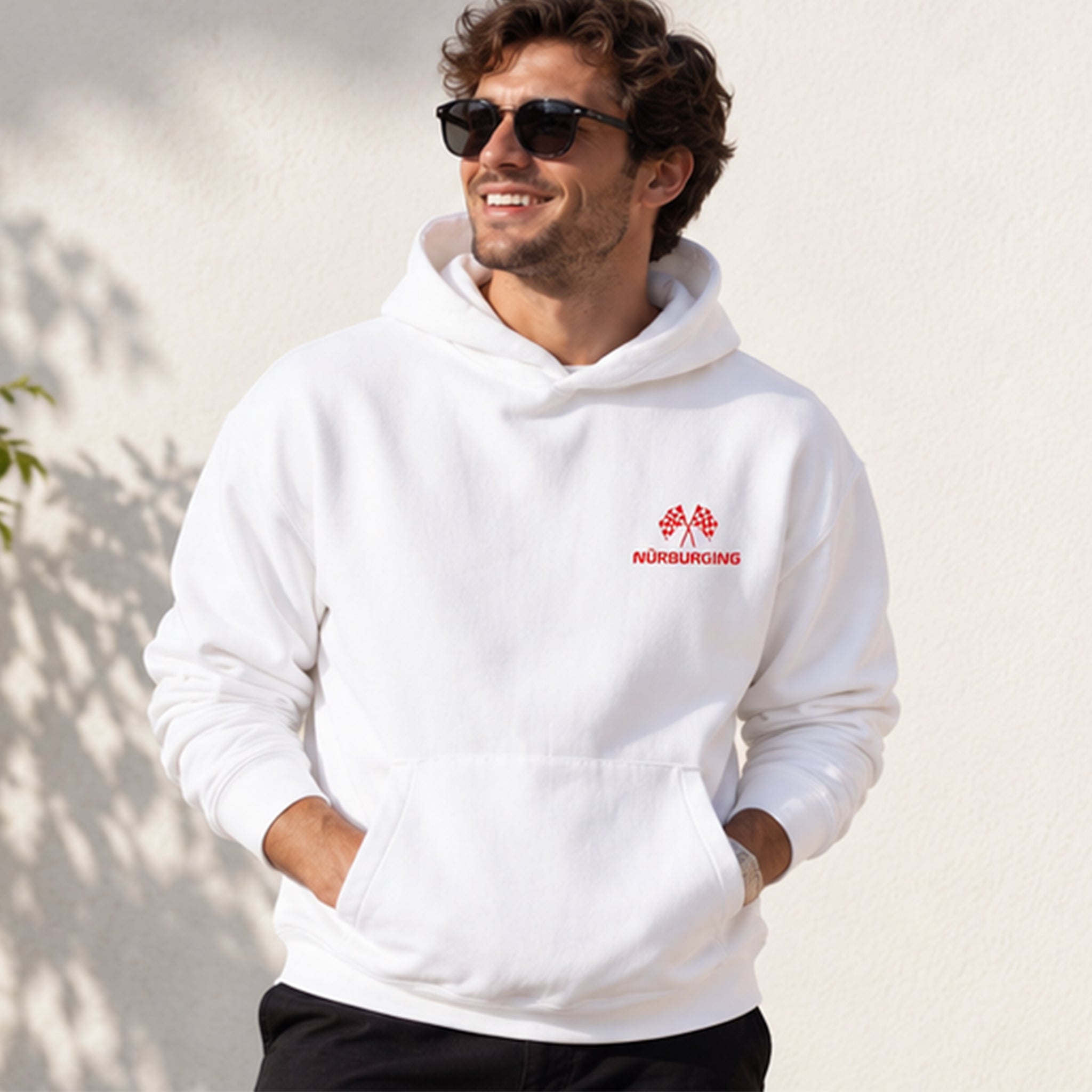 German Grand Prix – Nürburgring Grand Prix Oversize Hoodie – Beyaz – model üzerinde ön görünüm