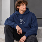 Drink Love Relax Repeat Oversize Hoodie – Lacivert – model üzerinde ön görünüm