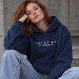 All I Need Is U Oversize Hoodie – Lacivert – model üzerinde ön görünüm