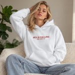 Sex is Calling Oversize Hoodie – Beyaz – model üzerinde ön görünüm