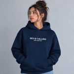Sex is Calling Oversize Hoodie – Lacivert – model üzerinde ön görünüm