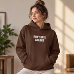 Sailor Oversize Hoodie – Kahverengi – model üzerinde ön görünüm