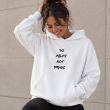 Do MILFs Oversize Hoodie – Beyaz – model üzerinde ön görünüm