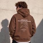 Spa-Francorchamps Grand Prix Oversize Hoodie – Kahverengi – model üzerinde arka görünüm