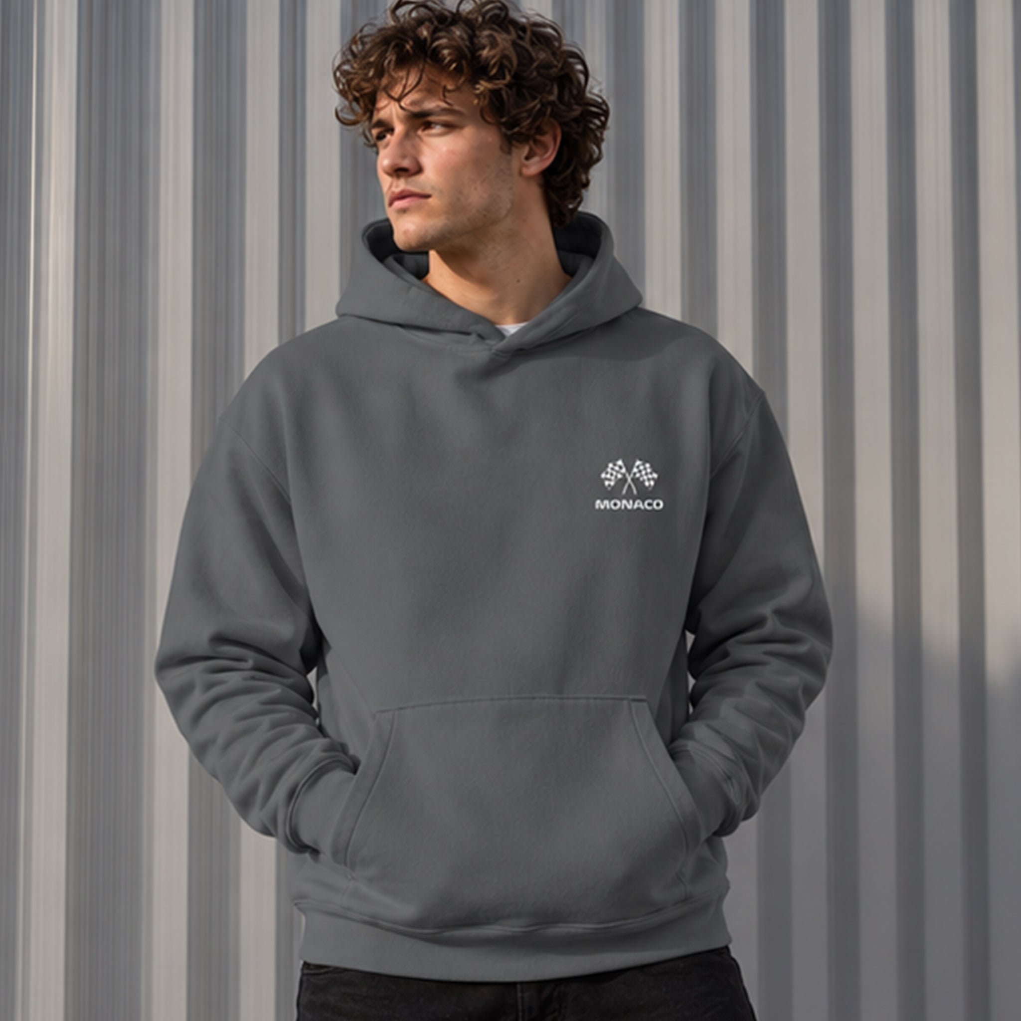 Monaco Grand Prix Oversize Hoodie – Antrasit – model üzerinde ön görünüm