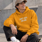 Sailor Hoodie – Turuncu – model üzerinde ön görünüm