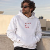 Sit On My Face Hoodie – Beyaz – model üzerinde ön görünüm
