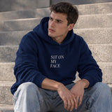 Sit On My Face Hoodie – Lacivert – model üzerinde ön görünüm
