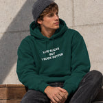 Life Sucks Hoodie – Koyu Yeşil – model üzerinde ön görünüm